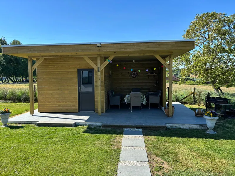 Carport et abri en ossature bois — photo de chantier